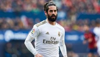 إيسكو بقميص ريال مدريد فريقه الأسبق