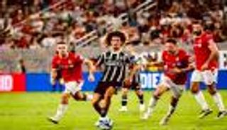 رغم الهزيمة.. حنبعل المجبري يخطف قلوب جماهير مانشستر يونايتد