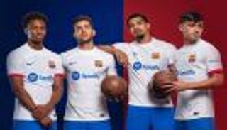 نحو حلم أوروبي مؤجل.. لماذا عاد برشلونة إلى اللون الأبيض؟