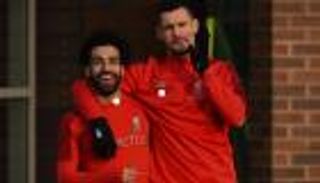 بعد 3 سنوات.. محمد صلاح يكسر جفاء الصديق المفضل (صور)