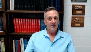 لاري كيني، أستاذ علم وظائف الأعضاء وعلم الحركة في جامعة بنسلفانيا