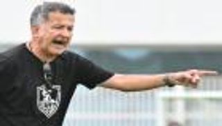 "لدينا شيكابالا وزيزو".. مدرب الزمالك يتحدى أصدقاء كريستيانو رونالدو