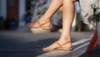 "صندل كابري" نجم موضة الصيف 2023