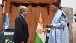 الرئيس النيجري محمد بازوم وأنطونيو غوتيريش- أرشيفية