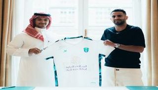 رياض محرز بقميص الأهلي 