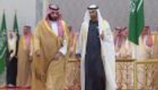 محمد بن زايد يتلقى تعازي ولي العهد السعودي بوفاة الشيخ سعيد بن زايد