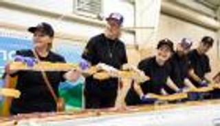 شطيرة لبنانية ضمن "الأضخم" في العالم.. كم بلغ طولها؟