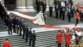 42 عاما على الزفاف الأسطوري وأشهر فستان في التاريخ (فيديو)