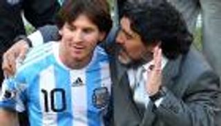 ميسي يعيد جدل كأس العالم 2026 بآخر قميص لمارادونا