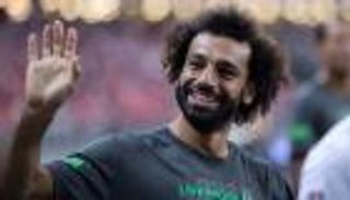 محمد صلاح ملك ليفربول في سنغافورة (صور)