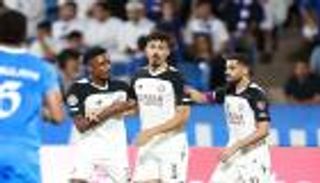 بغداد بونجاح يعتذر لجماهير الهلال السعودي.. لماذا؟