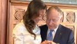 بعد خطوبة 19 سنة.. ميشيل يو وجيان تودت يحتفلان بزفافهما