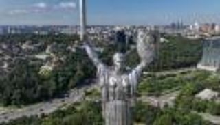 أوكرانيا تنتقم من روسيا بـ"الرمح المثلث".. وتُسقط المطرقة والمنجل (صور)