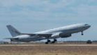 فرنسا تبدأ إجلاء رعاياها من النيجر.. والعسكريون "خارج جدول الأعمال"