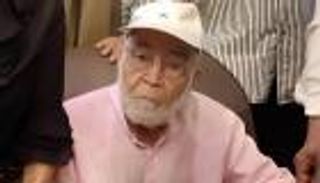 انهيار حسن يوسف في عزاء نجله.. فيديو يوثق الصدمة