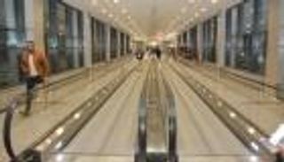 إيقاف المشاية الكهربائية بمطار القاهرة ترشيدا للكهرباء.. رد حاسم من الحكومة المصرية