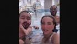 هل نشرته بالخطأ؟.. أسماء شريف منير تحذف فيديو لها بالمايوه مع شابين في حمام سباحة (7 صور)