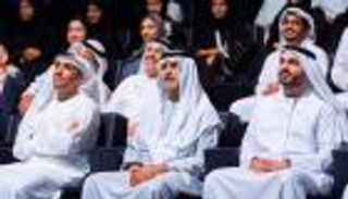 نهيان بن مبارك يشهد "لقاء من الفضاء" مع سلطان النيادي