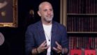 عزيز الشافعي: "قلبي أسود.. واشتغلت في الأفراح بـ15 جنيها" (فيديو)