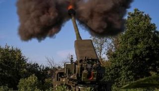 مدفع تابع للقوات الأوكرانية خلال الاشتباكات - أرشيفية