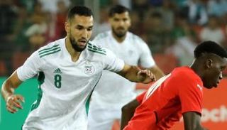 نبيل بن طالب نجم منتخب الجزائر