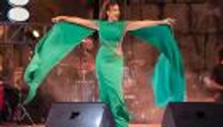 كارول سماحة في قلعة دمشق.. إطلالة جريئة تخطف الأنظار (فيديو)