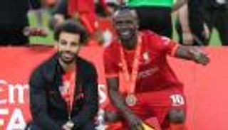 ساديو ماني يمازح مشجعا بسبب محمد صلاح (فيديو)