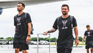 ليونيل ميسي وزميله سيرجيو بوسكيتس في إنتر ميامي