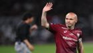 رفض ميسي لأجله.. إنييستا يضع قدما في الدوري الإماراتي
