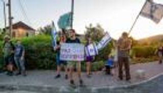 في مكان لا يخطر على باله... الاحتجاجات تحاصر نتنياهو