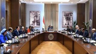 رئيس الوزراء المصري أثناء الاجتماع
