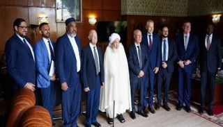 الشيخ عبدالله بن بيه يتوسط وفد 