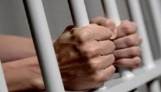 رجل داخل زنزانة - صورة تعبيرية 