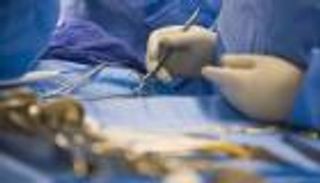 عمرها يوم واحد.. استئصال كيس مبيض من بطن مولودة في السعودية