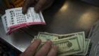 ثالث أكبر جائزة.. أمريكي يفوز بـ 1.58 مليار دولار في اليانصيب