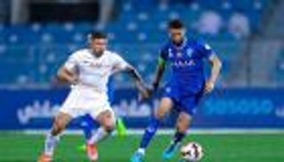 مصري يقود الديربي السعودي.. من هو حكم مباراة الهلال والشباب في البطولة العربية؟