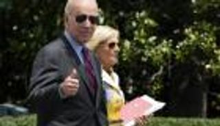 إدارة بايدن تسقط في فخ رواتب النساء.. وهذه المرأة الأعلى أجرا