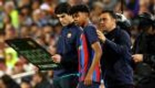 مهمة تشافي.. هل يصنع برشلونة "ميسي جديدا" من لامين يامال؟