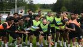 ما القنوات الناقلة لمباراة الأهلي والحزم في الدوري السعودي 2024؟