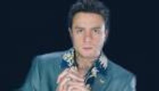 وشوم تغطي جسد أحمد الفيشاوي بالكامل.. وعاصفة هجوم من الجمهور (صور)