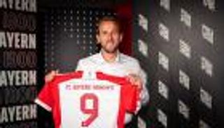 من الطائرة إلى ميونخ.. كواليس ساعات هاري كين الأولى في ألمانيا (فيديو)