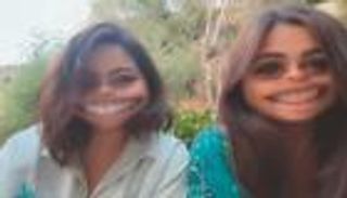 شيرين عبدالوهاب وياسمين عبدالعزيز.. فيديو مبهج ينفي شائعات الانتحار