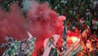 "ساعتان من الهتاف".. جماهير الأهلي السعودي تبهر الصحافة الإنجليزية