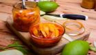 كيفية تحضير مخلل المانجو وتخزينه.. وما هو اتشار المانجو؟