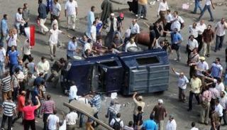 عنف الإخوان ضد قوات الشرطة -أرشيفية