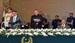 "أنوار الحق كاكر" رئيسا لوزراء باكستان.. منحة أم محنة؟