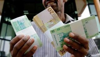 تعاملات بالجنيه السوداني والعملات - أرشيفية