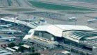 مصري يمزح بـ"قنبلة" مع رجال أمن في مطار الكويت