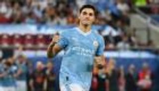 بطل الثلاثية والمونديال.. هل تعرض نجم مانشستر سيتي للظلم؟