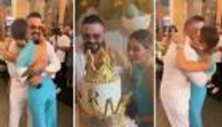 رامي عياش يطفئ شمعته الـ43 مع زوجته.. قبلات وأحضان (فيديو)